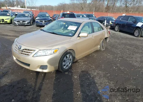 2010 Toyota Camry Le z USA, uszkodzony, nr VIN 4T1BF3EK3AU089071